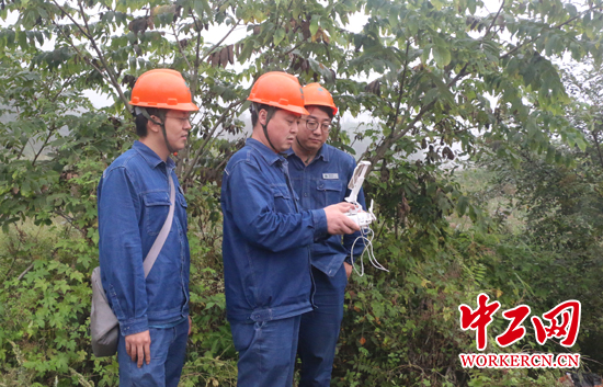 【中國夢·大國工匠篇】周紅亮：情係光明匠心紅