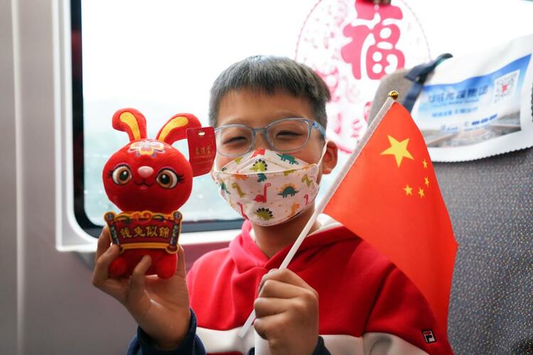 新春走基層丨從長三角到珠三角：春運列車上感受新年脈動