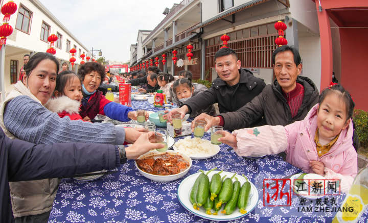 德清：長桌宴 鬧新春_fororder_1673951050923_63c6774a159bb80b99567331