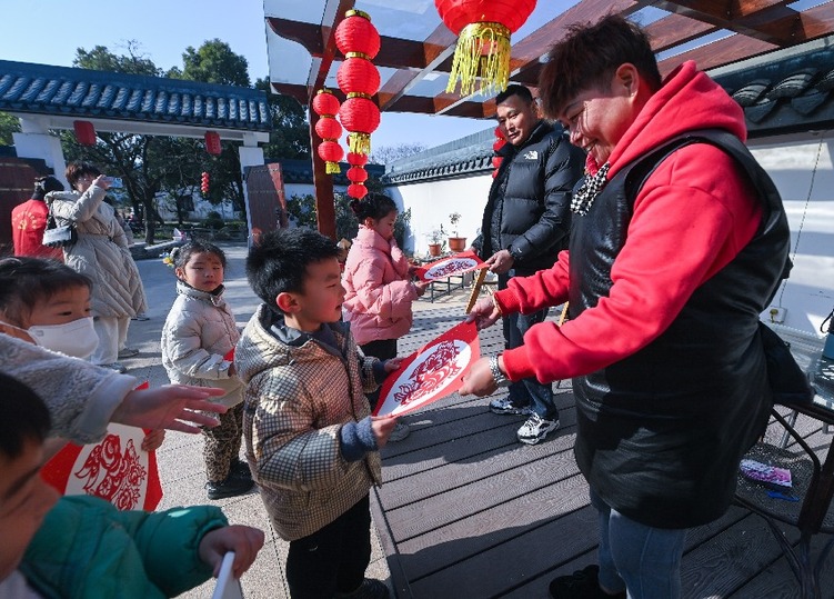 巧手剪紙迎兔年_fororder_1129299188_16740928033581n