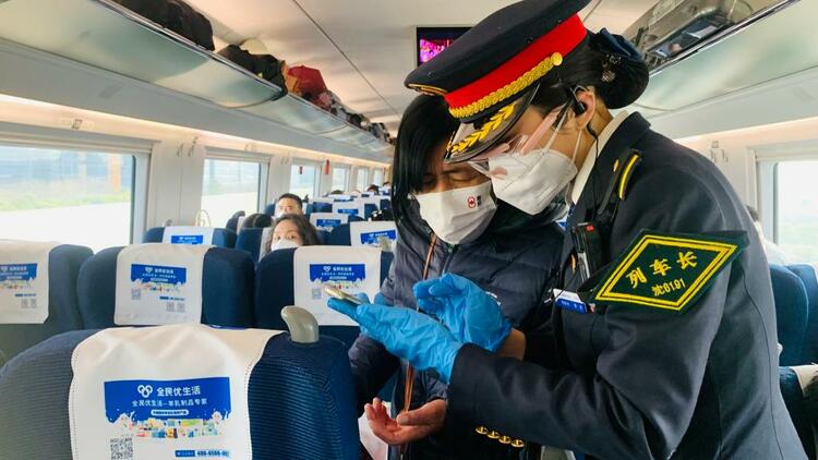 新春走基層丨守護團圓路，他們“不回家”——春運堅守者的新春故事_fororder_1