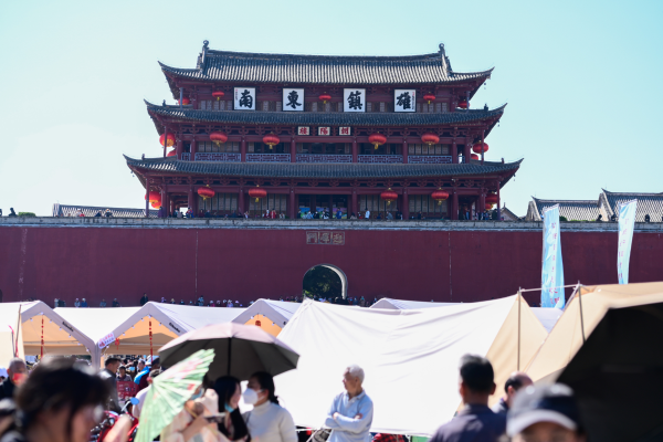 “滇南最美鄉愁之旅 相約中國紫陶之都”文化旅遊年在紅河建水開幕