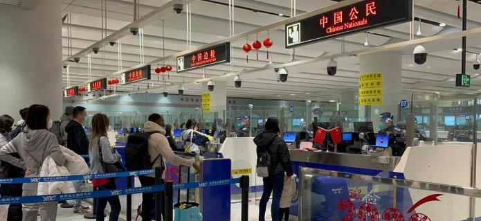 “乙類乙管”實施滿月 昆明機場出入境人數超29800人次_fororder_1