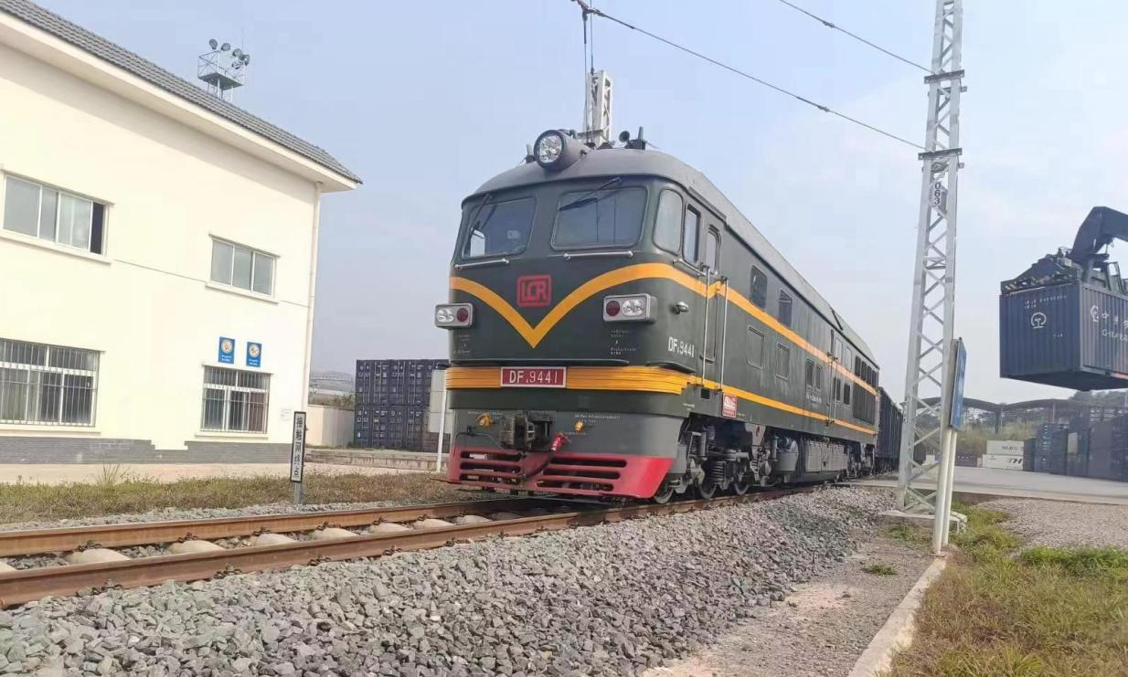 長沙首趟中老鐵路國際進口班列從老撾順利駛出_fororder_圖片1