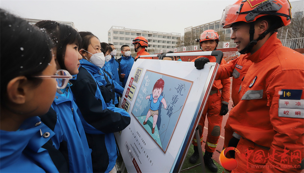 【平涼】平涼：開學第一課 消防安全進校園_fororder_77
