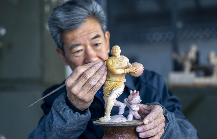 杭州非遺大師創作石雕迎亞運_fororder_1677071600002_63f614f06a6a3f00016157cc