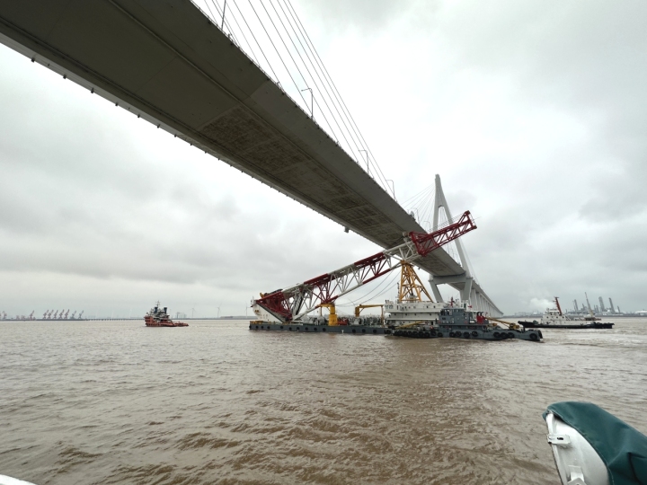 神針定海！杭州灣跨海鐵路大橋首樁成功沉樁_fororder_1679389121279_641971c1e176cc0001ceca1e