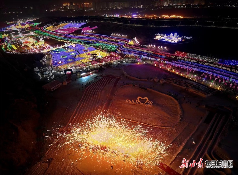 【蘭州】蘭州榆中棲雲小鎮“光影盛宴”照亮夜生活_fororder_3