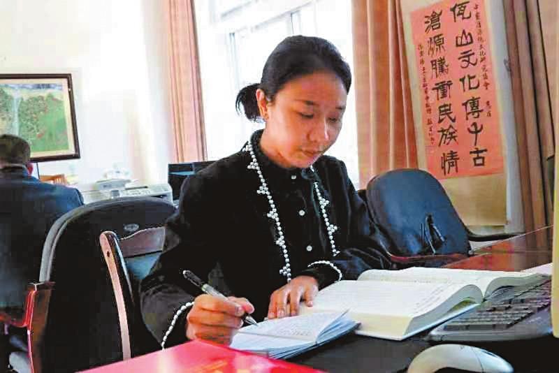 全國政協委員李依媧娜：心繫民生事 情牽新通道_fororder_2d