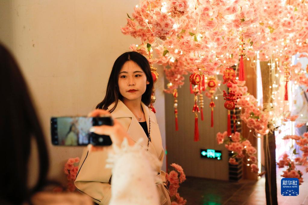 甘肅蘭州：“夜經濟”綻放 “煙火氣”升騰_fororder_2