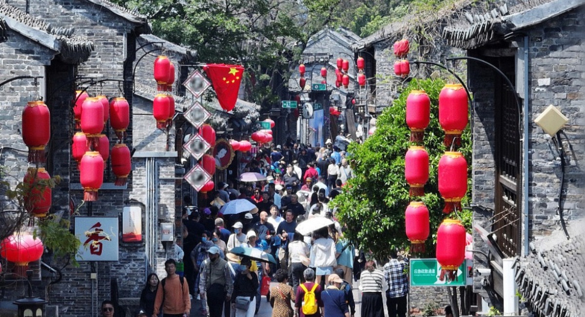五一假期臨近 多地提前進入“超旺季模式”_fororder_rBABCWRLESOAfmmHAAAAAAAAAAA028.1000x563