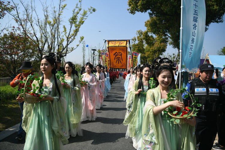 清明時節“軋蠶花”  “在湖州看見美麗中國·民俗裏的湖州”系列活動啟動