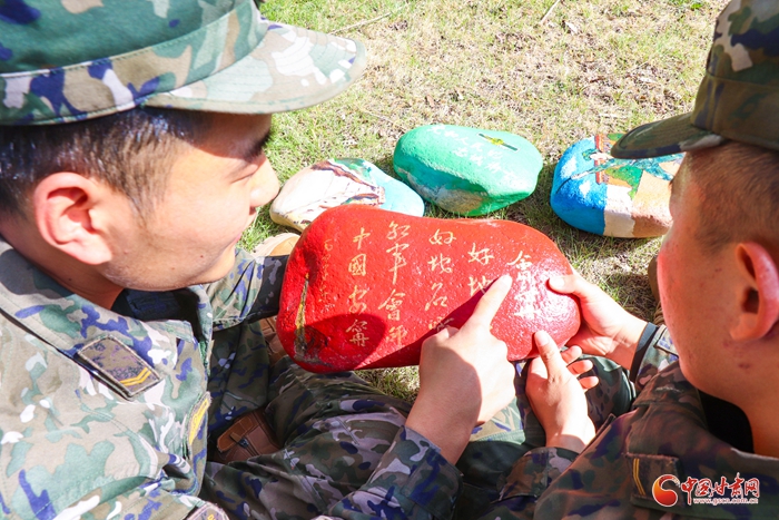 白銀：軍營的石頭會“説話”_fororder_6
