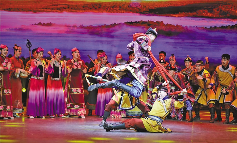 呼倫貝爾烏蘭牧騎惠民展演燃爆全城_fororder_2704659_an_1681375978932_s