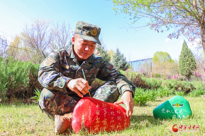 白銀：軍營的石頭會“説話”_fororder_3