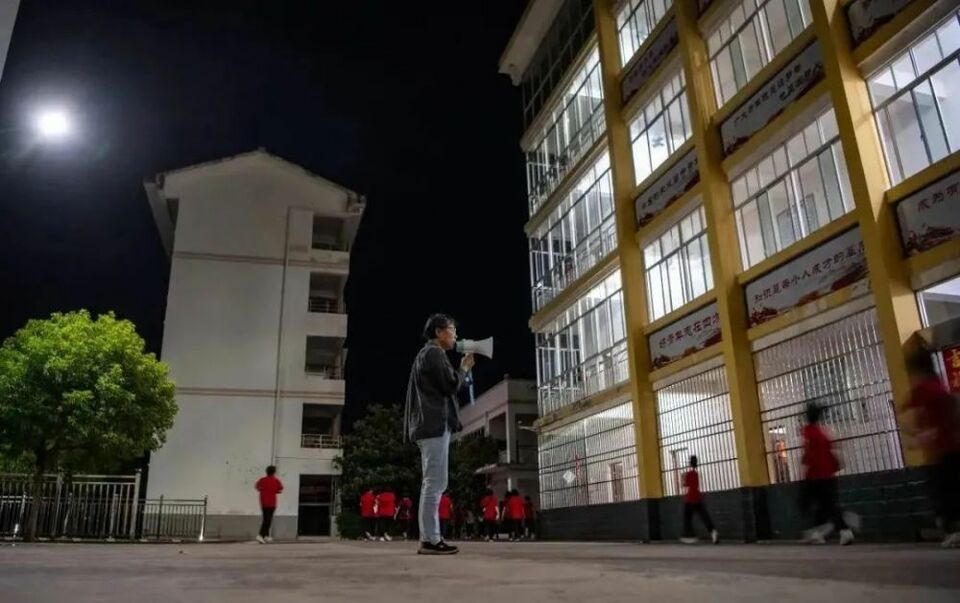 連續13年送考，張桂梅的故事，這次又讓人淚目了……