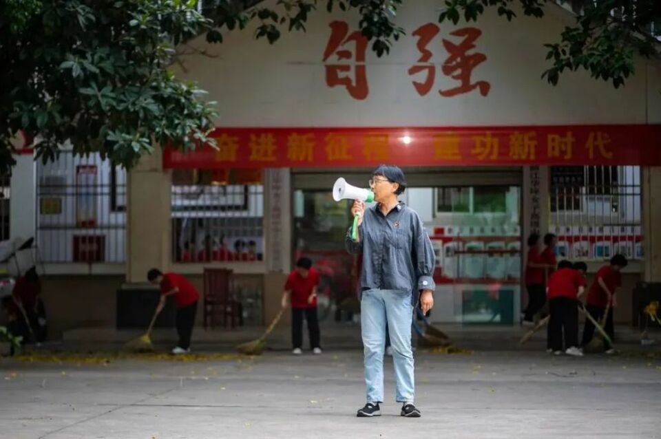 連續13年送考，張桂梅的故事，這次又讓人淚目了……