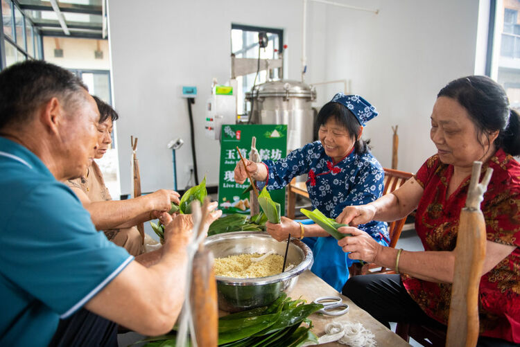 傳承人文力量 涵養家國情懷——多地群眾端午節慶掃描