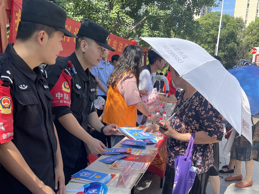 合肥特警前往望湖社區參加迎七一主題志願者黨日活動_fororder_微信圖片_20230630170918
