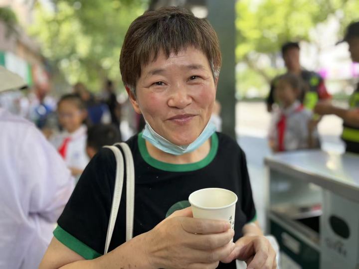 頭伏第一天，陪伴杭州人46年的“最美涼茶攤”準時出攤_fororder_1689060297169_64ad03c932e8f50001533134