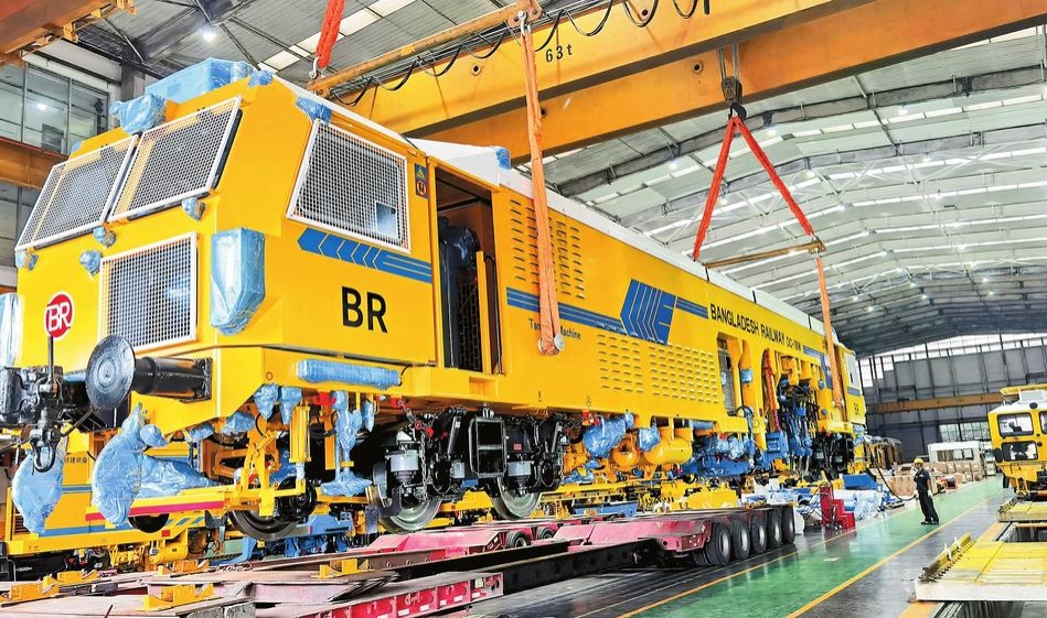 3台大型鐵路養護機械從昆明啟運孟加拉國_fororder_c476
