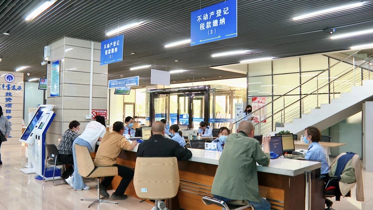 見“證”變遷  ——包頭市不動産登記全面滿足群眾“就近辦證”的需要_fororder_微信圖片_20230713103201
