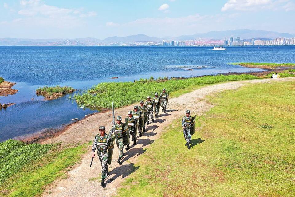 雲南大理：發揮民兵優勢 守護美麗洱海_fororder_2147