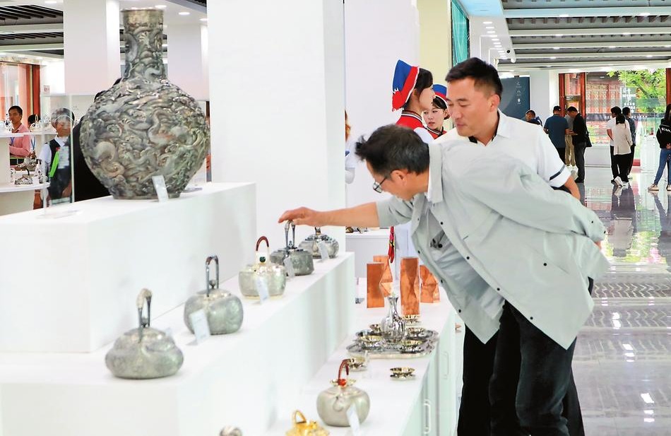 大理鶴慶：賞精品銀器 享非遺之美