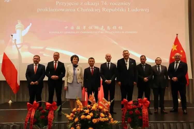中國駐革但斯克總領館舉行國慶74週年招待會 樊曉東總領事出席並致辭_fororder_圖片2
