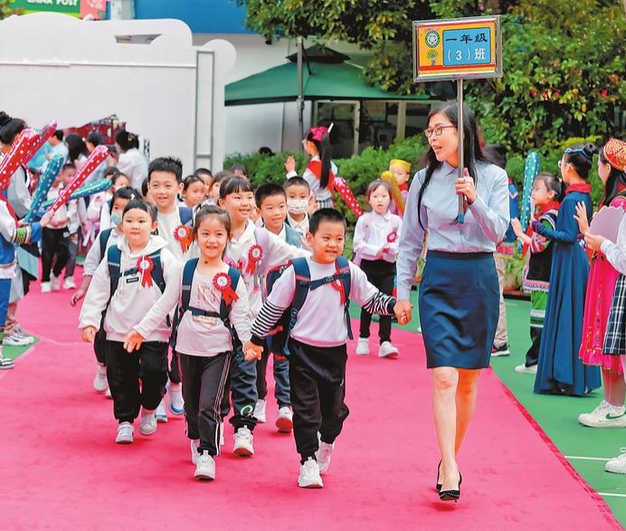 昆明市小學迎來新學年開學日