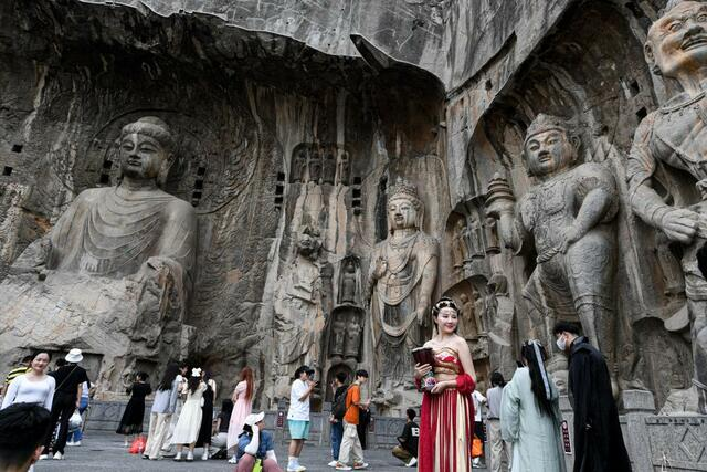 Longmen Grottoes: the Eternal Art_fororder_圖片6