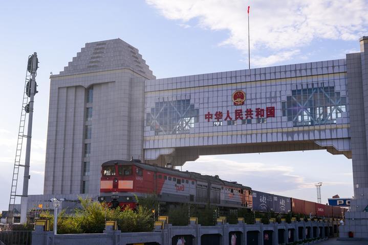 跨越山河開新途——中歐班列一線漫行記