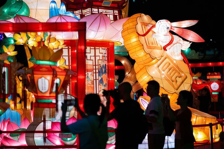 香港中秋節：夜染繽紛 月照團圓