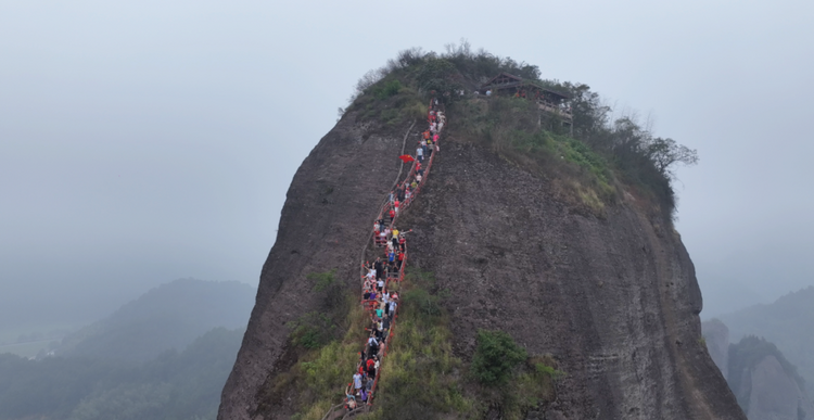 湖南崀山迎來國慶假期旅遊高峰_fororder_圖片1