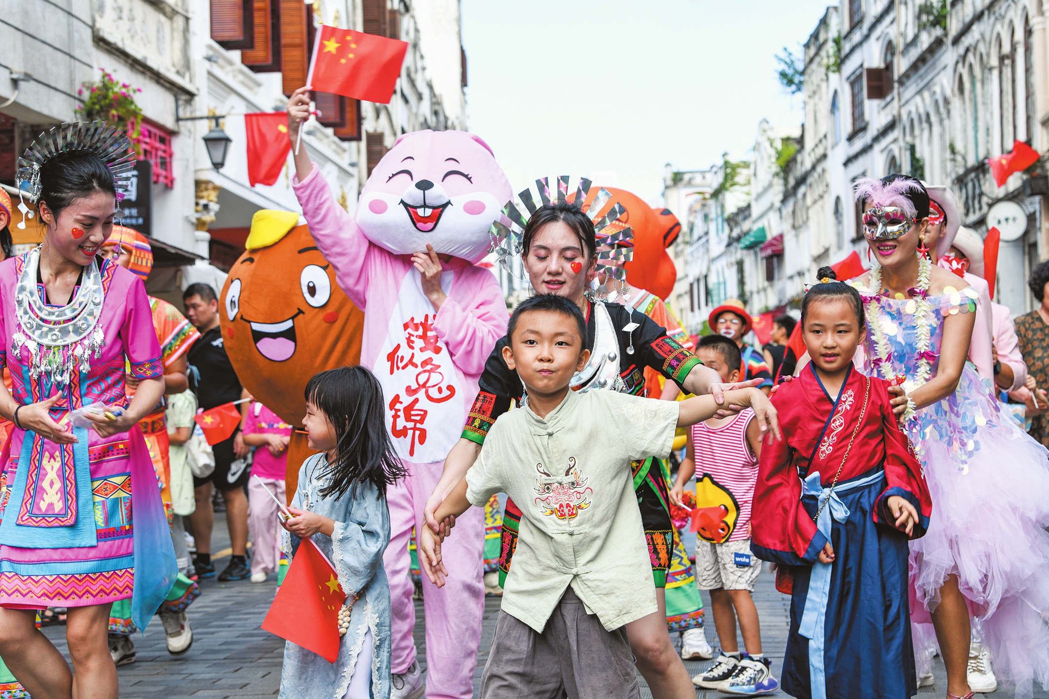 “超級黃金周”海口攬客98.82萬人次 旅遊總收入13.03億元_fororder_1