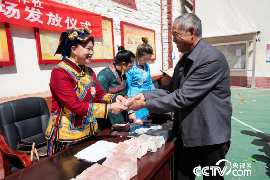 “不管是苦是甜都用微笑面對”，她帶著30個高原村脫貧