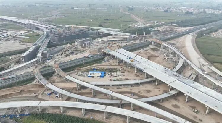 奮力攻堅 S43呼和浩特機場高速公路建設為民生幸福“加碼”_fororder_640 (3)