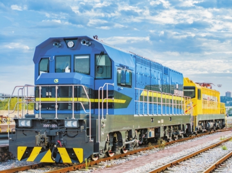 我國首臺大功率純電新能源調車機車在株洲下線_fororder_11111