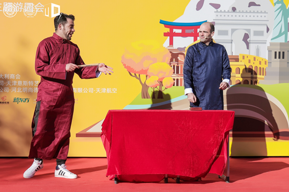 南開大學外籍教師用西語相聲表演 傳播中國曲藝文化_fororder_圖片6