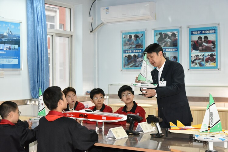 石家荘市裕華區：中小學生が「沒入感」あふれる科學技術の魅力を體感_fororder_圖片9