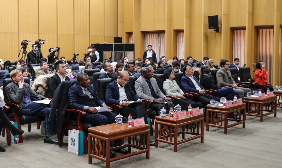 La Conferencia Mundial de Internet celebró la actividad de intercambios de cultura "Entrar en la Biblioteca Nacional de China"_fororder_1