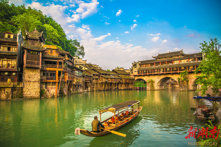 鳳凰古城旅遊區確定為國家5A級旅遊景區