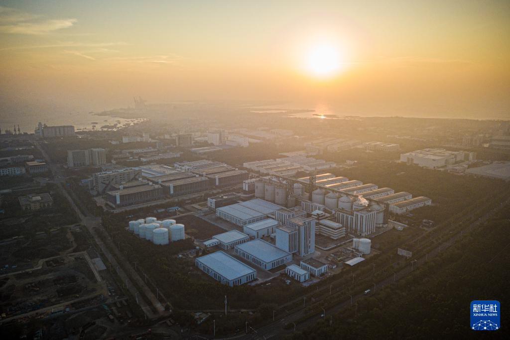2023年海南外貿進出口規模創歷史新高_fororder_20240116e56bda030ceb43b7aa58b16029a2e90d_20240116bddf42911ff34bbfb289404e31becc2a