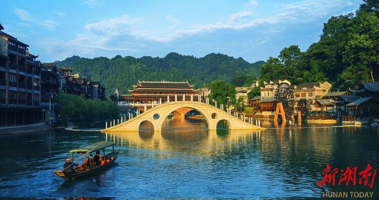 鳳凰古城旅遊區確定為國家5A級旅遊景區