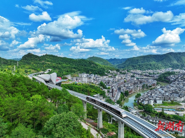 鳳凰古城旅遊區確定為國家5A級旅遊景區