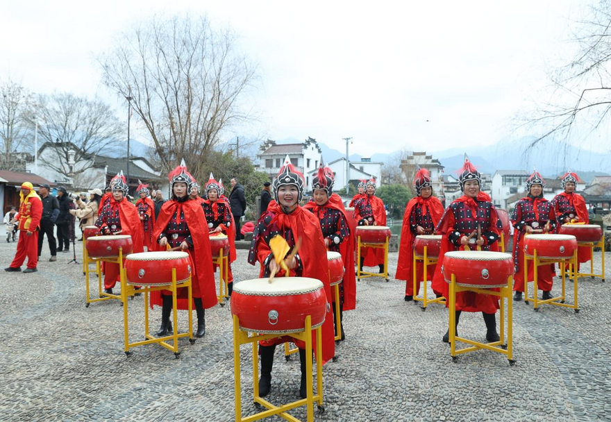 Tonglu Stages Shen'ao Lion Dance to Herald Spring Festival_fororder_Picture1