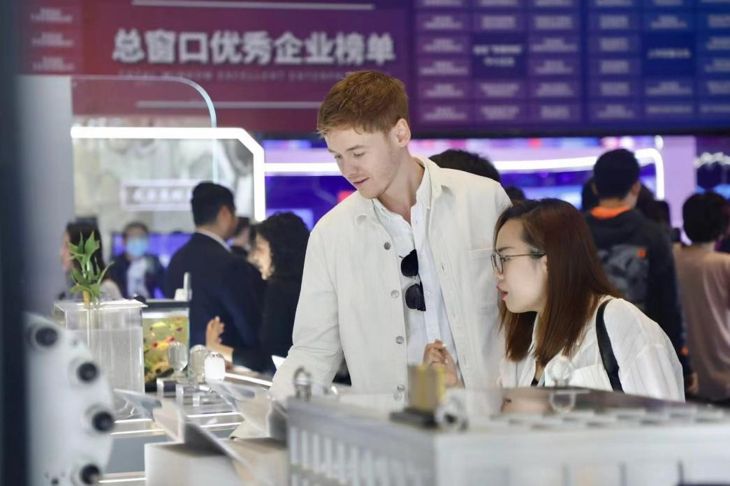 Interconexión digital, “Shaanxi” brilla en la Ruta de la Seda  Los influyentes extranjeros de Internet emprenden su viaje digital por Xi'an_fororder_圖片2