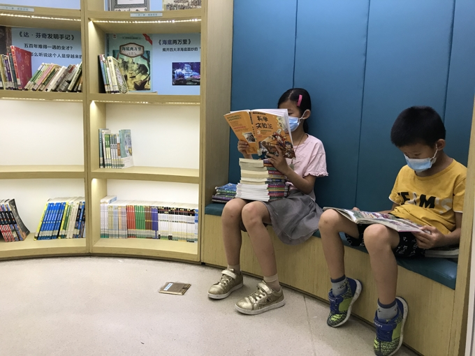 流暢英文對話國外網友！新時代好少年姐弟同心講好中國故事