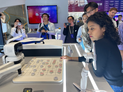 Interconexión digital, “Shaanxi” brilla en la Ruta de la Seda  Los influyentes extranjeros de Internet emprenden su viaje digital por Xi'an_fororder_圖片3
