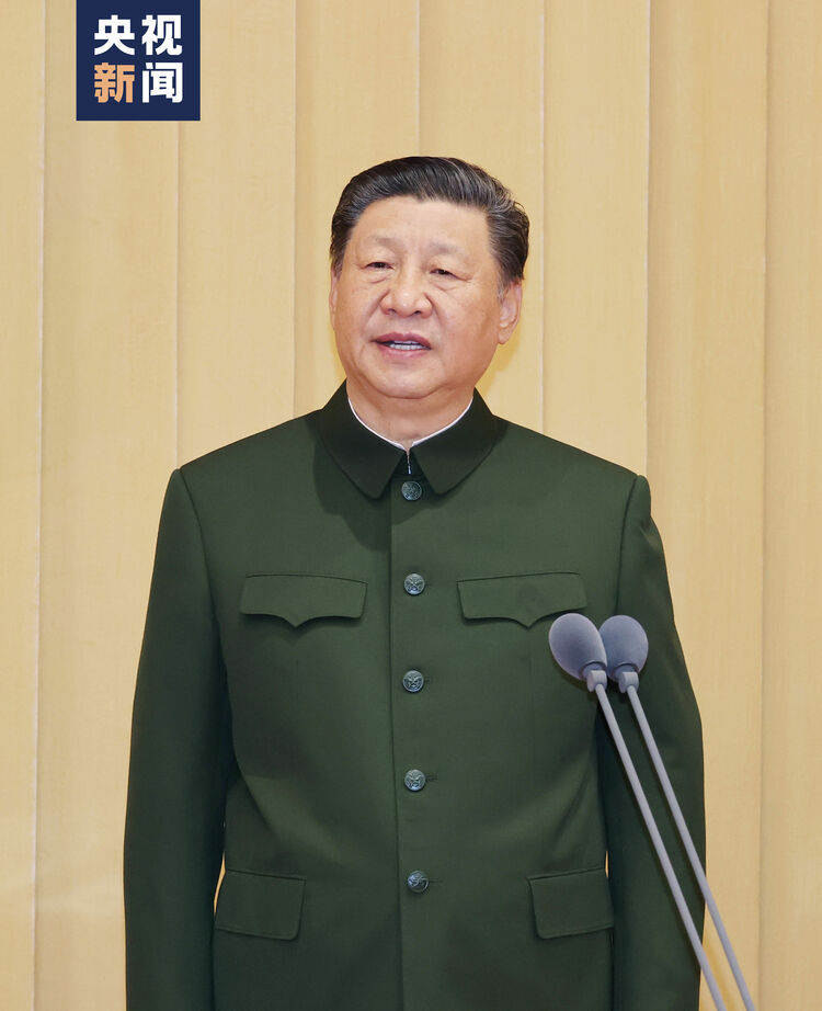 中國人民解放軍信息支援部隊成立大會在京舉行 習近平向信息支援部隊授予軍旗並致訓詞